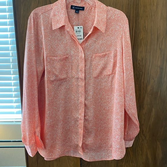 Woman’s blouse - Picture 1 of 3
